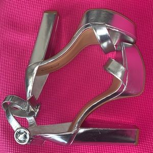 Metallic Platform Sandal.